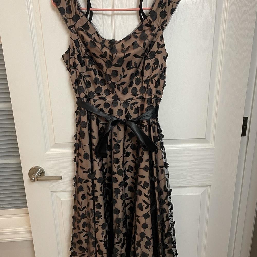 Women's Retro Cold Shoulder black and cream Belted Floral Appliqué Dress